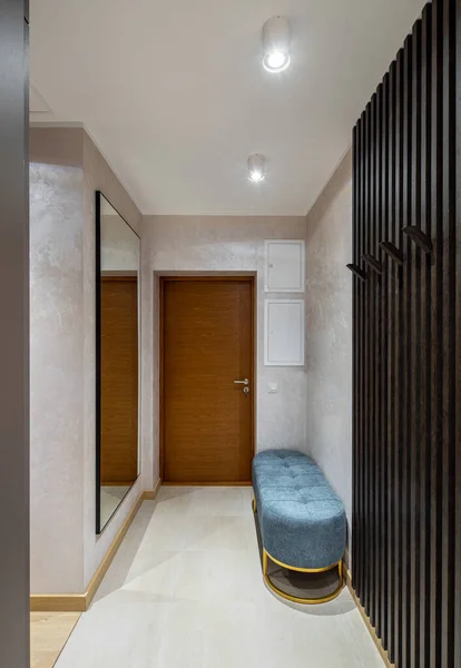 Interior Moderno Salão Apartamento Luxo Porta Entrada Madeira Otomano Veludo — Fotografia de Stock