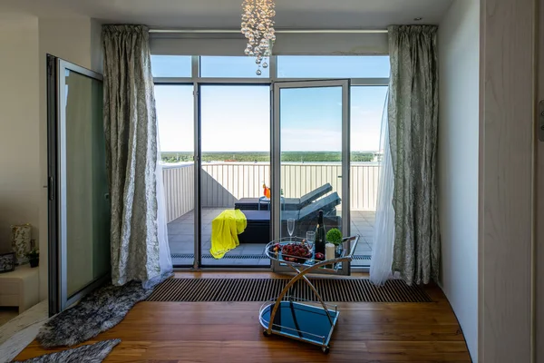 Modern Interior Luxury Apartment Lounge Zone Sunbeds Outdoor Terrace Serving — Stockfoto