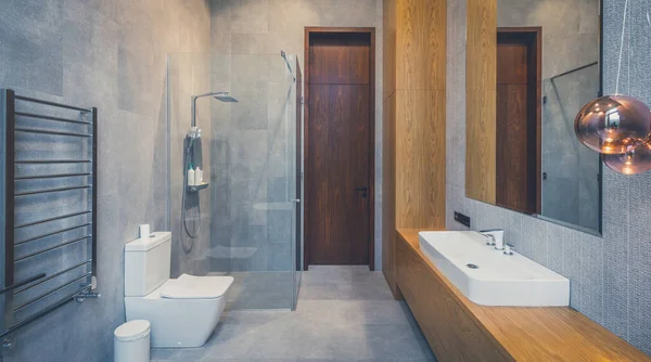 Moderno Interno Del Bagno Appartamento Lusso Design Grigio Legno Lavabo — Foto Stock