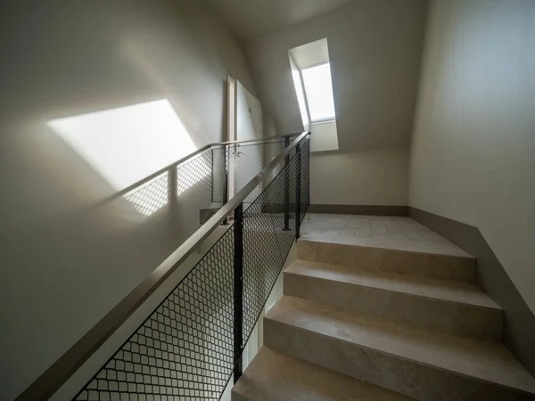 Modern fény intetior bejárat lakóépület. — Stock Fotó