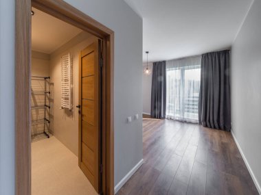 Lüks özel evin modern iç mimarisi. Vestiyere giriş..