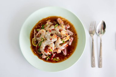 Baharatlı deniz ürünleri papaya salatası Tayland geleneksel