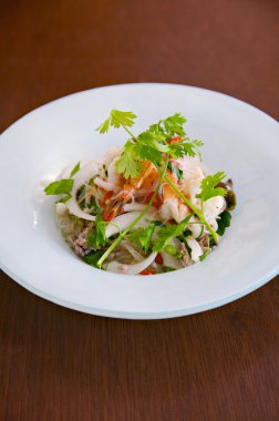 Baharatlı erişte çorbası