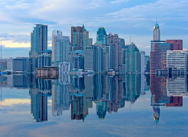 Building on Mega Floods Reflection — Stock Photo, Image