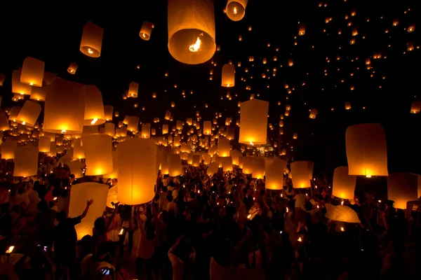 Yi Peng, Festa dei fuochi d'artificio a Chiangmai Thailandia Immagine Stock