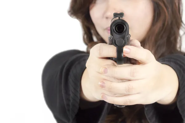 Frauenhand mit Waffe — Stockfoto