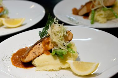 leomonade mutfak tablo ile Somon steak