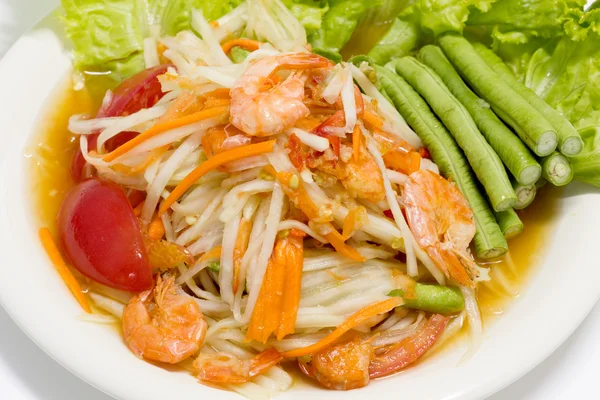 Cozinha tailandesa - salada de mamão quente e picante — Fotografia de Stock