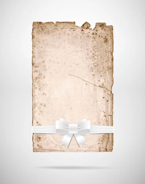 Vector zeer oude roestige gescheurd papier blad met witte zijdeachtige ribbon bow — Stockvector