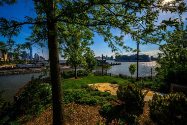 Manhattan, New York, ABD 'deki Little Island' ı ziyaret ediyoruz.