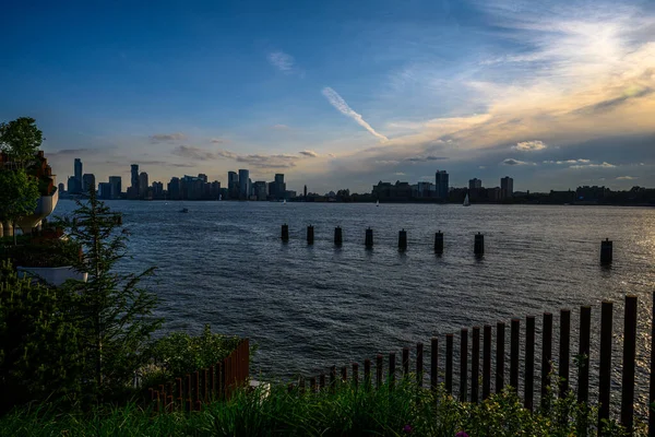 Zwiedzanie Wyspy Little Island Nad Rzeką Hudson Manhattanie Nowy Jork — Zdjęcie stockowe