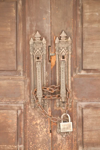 Wood door with locked — Stock Photo, Image