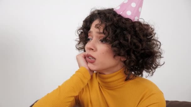 Close Upset Curly Woman Party Hat Looking Away Celebration Holiday — Wideo stockowe
