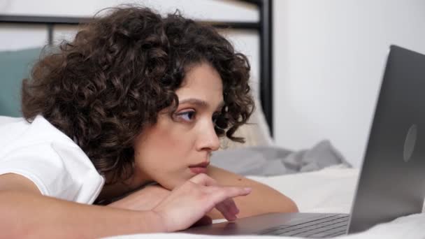 Close Hispanic Curly Woman Student Study Uses Laptop Search Information — Video