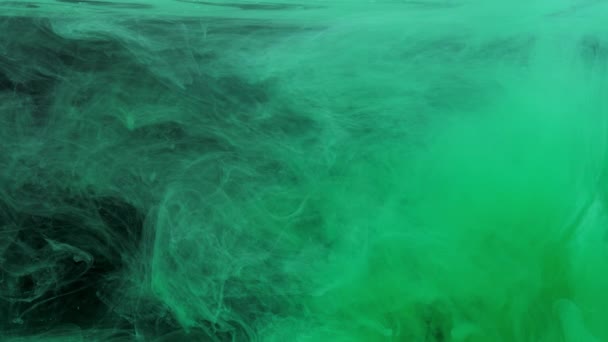 Pintura Acrílica Tinta Verde Mezclada Agua Girando Suavemente Bajo Agua — Vídeo de stock