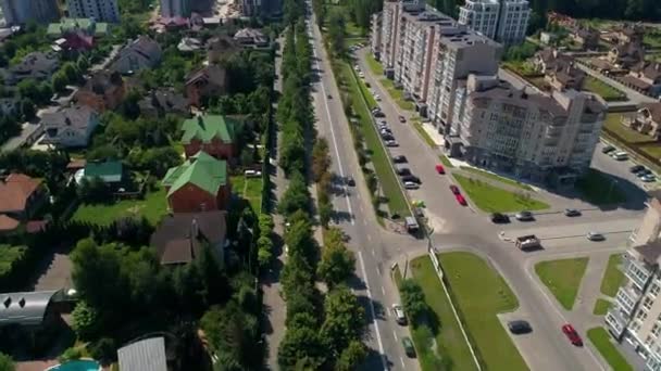 Drone Luchtfoto Stadsweg Waarop Auto Rijden Kiev Hoofdstad Van Oekraïne — Stockvideo