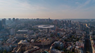Olimpik Stadyum. Ukrayna. Kyiv. 12 Eylül 2021. Dinamo Kyiv, Shakhtar ve milli takım Ukrayna 'nın futbol oynadığı hava aracı fotoğraf ulusal spor kompleksi Olimpiysky. Şehir manzarası