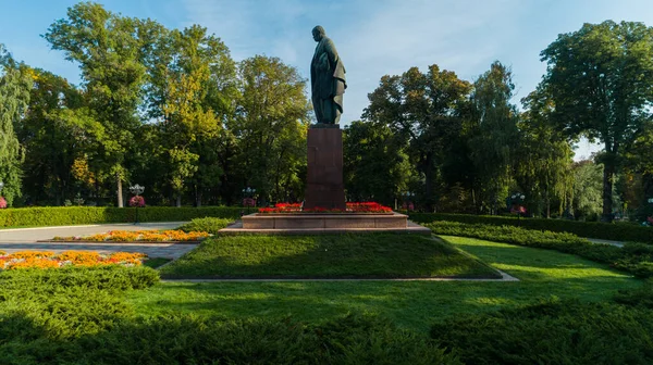 Monument Writer Taras Grigorovich Shevchenko Park Sunny Summer Day Capital — Stock fotografie