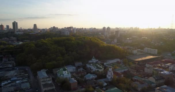 Uitzicht Vanuit Lucht Kiev Stadsgezicht Bij Prachtige Zonsondergang Drone Schoot — Stockvideo