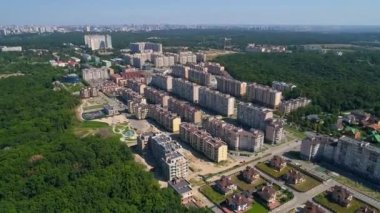 İnsansız hava aracı manzaralı modern bina yerleşim yeri Crystal Springs. Ukrayna 'nın başkenti Kyiv