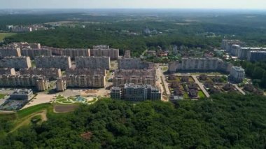 Drone hava manzaralı modern bina yerleşim yeri Crystal Springs. Şehir manzarası. Ukrayna 'nın başkenti Kyiv