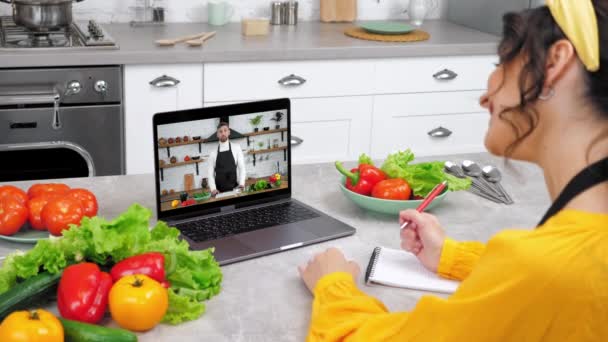 Man Chef Food Blogger Computer Screen Greets Tells Recipe Dish — Stok video