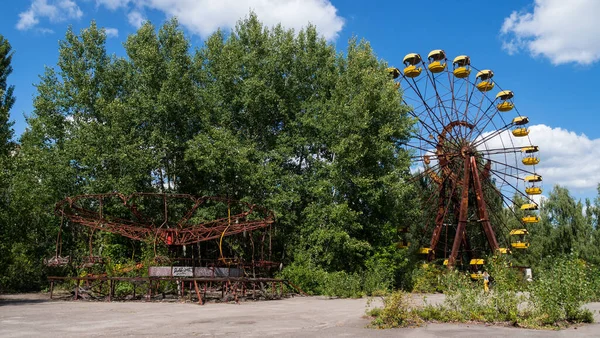 Rusty Carousel Ferris Wheel Ghost City Pripyat Explosion Fourth Reactor — Zdjęcie stockowe