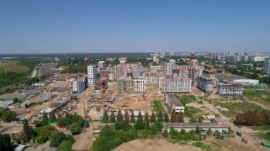 İnsansız hava aracı manzaralı modern bina yerleşim yeri. Güzel şehir. Konut inşaatı. Ukrayna 'nın başkenti Kyiv