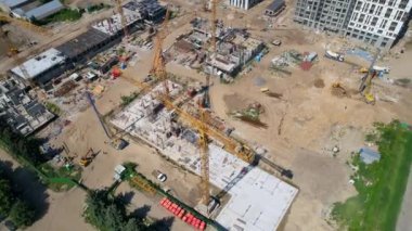 İHA hava manzaralı konut inşaatı. Modern apartman kompleksi. Güzel şehir. Ukrayna 'nın başkenti Kyiv