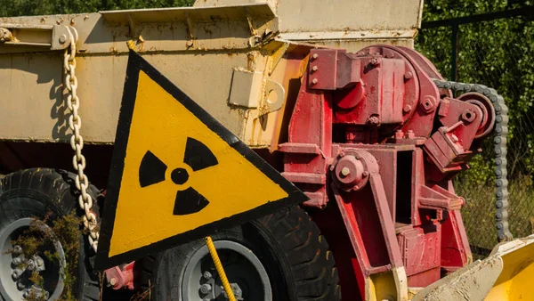 Yasak Bölge Ukrayna Pripyat Ağustos 2019 Arka Plandaki Radyasyon Işareti — Stok fotoğraf
