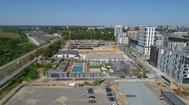 İnsansız hava aracı manzaralı modern bina yerleşim yeri. Güzel şehir. Konut inşaatı. Ukrayna 'nın başkenti Kyiv