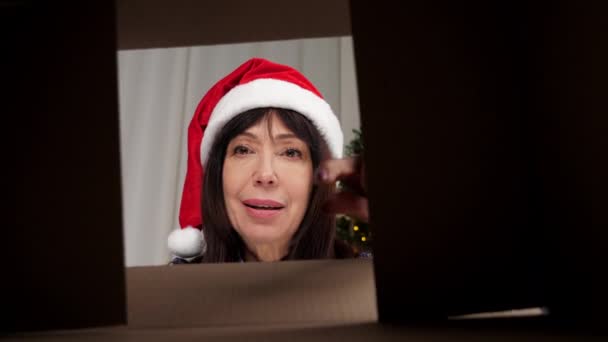 View Carton Box Aged Woman Santa Claus Hat Opens Christmas — 图库视频影像