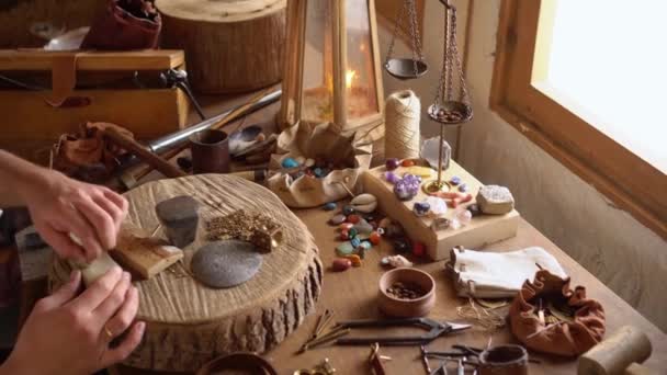 Medieval Goldsmith Workshop. Medieval Europe Craftsmen working, creating golden jewellery by tools. Making Jewelery — Stock Video