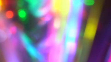 Holografik Soyut Çok Renkli Arkaplan Kaplaması, Gökkuşağı Işığı Sızıntısı Prism Renkleri, Odaklanamayan Efekt, Bulanık Parıltı. Mor, mavi, altın sarısı, neon renkleri ve ışıltısı. Noel arkaplanı