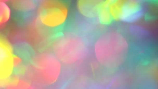 Buntes Funkeln glitzert im Hintergrund, abstrakt verschwommener Hintergrund mit Bokeh-Kreisen. Weihnachtslichter, funkelnde Lichter. Blauer, lila und goldener Hintergrund glitzernde Funken mit Glühwirkung — Stockvideo