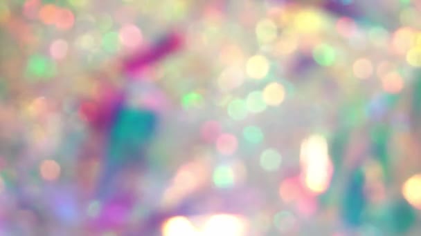 Wazig holografische kerstverlichting. Achtergrond voor gelukkig Nieuwjaar. Zacht pastel neon roze paars zilver kristallen lichten bokeh — Stockvideo