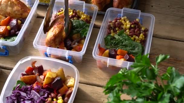 Free Christmas meals, dinners and food. Food Delivery, Restaurant Takeout, Order Food, Donation. Takeaway Containers and Lunch Box — Stock Video