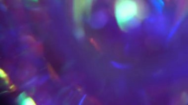 Cam koyu mavi mor çok peri metalik holografik arkaplan. Parti için güzel bir neon-modern sihir arka planı. Yuvarlak top hipnotik olarak dönüyor.