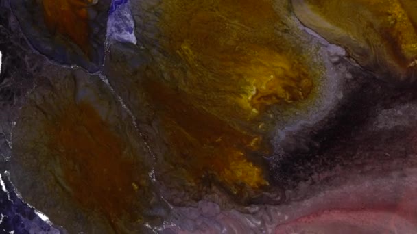 Golden ocher, glitter gold, copper and purple a colors ink mix. Fluid background. Real liquid oil paint macro. Marble texture in motion — Vídeo de stock