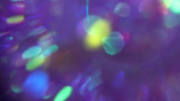 Verre néon violet gradients très péri fond holographique. Cristal prisme réfraction de la lumière dans des couleurs vives arc-en-ciel. Illusion optique — Video