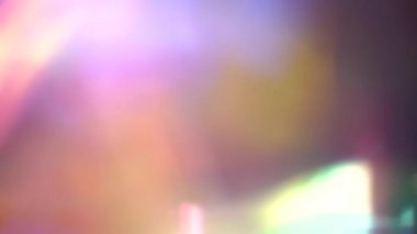 Gökkuşağı renkli holografik soyut retro arkaplan. Bulanık yumuşak çok renkli gradyan. Hologram hatası. Bir prizma ve dumanın içinden ışık
