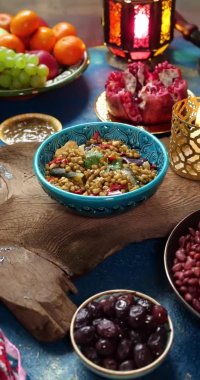 Mung fasulyeli körili geleneksel vegan yemeği. Hindistan, Doğu, Güneydoğu ve Güney Asya mutfağı