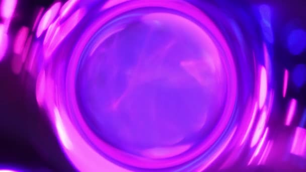 Holográfico muito peri roxo e rosa cores círculo gradiente. Fundo de movimento futurista néon — Vídeo de Stock