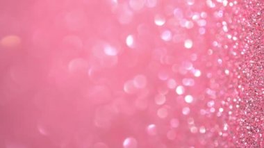 Pembe parıltılı parlak doku. Sihirli tatil ışıkları dikey arka plan, uçan parçacıklar güzel bir bokeh oluşturur. Parlak Noel arkaplanı