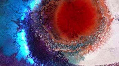 Neon mavisi ve kırmızı mürekkep sıçraması. Kimyasal reaksiyon makro, mikro patlama. Dekoratif sıvı soyut arkaplan. Tanrı 'nın Evren Gözü Nebulası