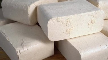 Briquette, sıkıştırılmış bir biyokütle materyali bloğudur. kömür, talaş, odun kırıntısı, turba ya da ateş yakmak için kullanılan kağıt..