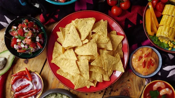 Mexican cuisine. Cinco de mayo holiday food. A tortilla corn chips with traditional sauces. Nachos are a Tex-Mex food — Stock Photo, Image