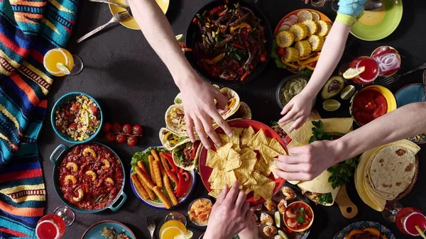 Cinco de Mayo the national holiday of Mexico. Traditional Mexican cuisine on the table, A tortilla corn chips. Friends at a party — Stock Photo, Image