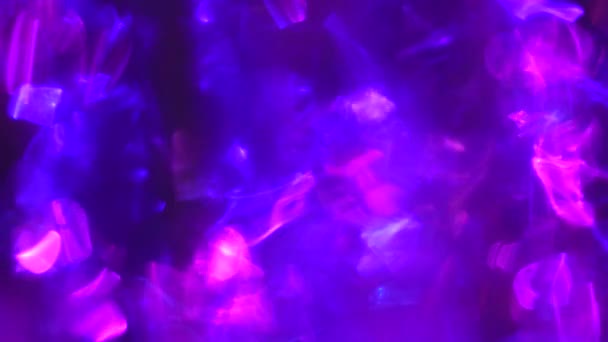 Luzes digitais, raios brilhantes de néon em movimento. Roxo rosa azul electro retro cyberpunk fundo — Vídeo de Stock