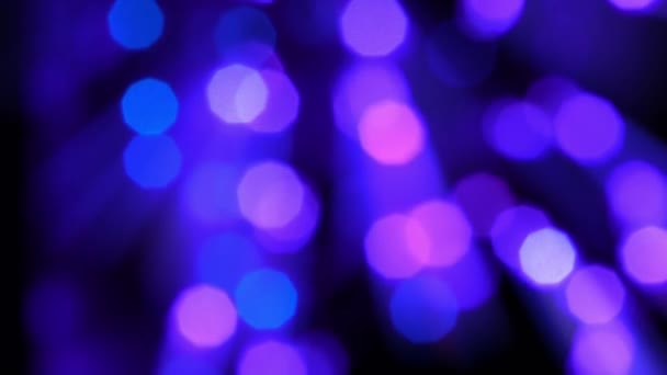 Purple, neon, very peri, violet, blue bokeh. Световое шоу для вечеринки ретро-диско. Абстрактный фон — стоковое видео